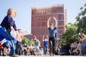 Toope Ajoyo, grande fanfare afro-urbaine dirigée par Adrien Lambinet pour MetX